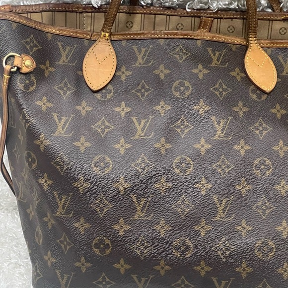 LOUIS VUITTON Mongram Neverfull MM - Picture 5 of 16